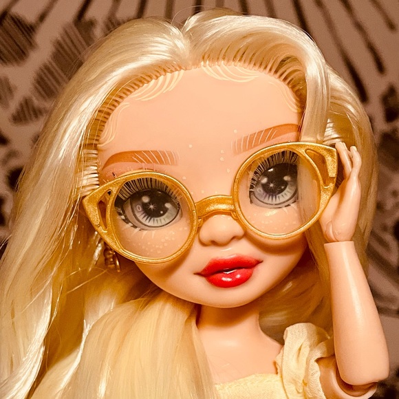 Meet your Posher, Abbey - Picture 1 of 1